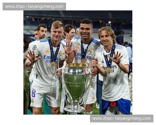 伯纳乌的星光盛宴：皇马与曼联的经典对决，一场载入史册的足球史诗